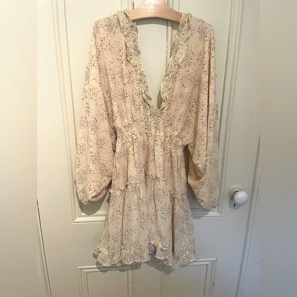 Storia Floral V Neck Ruffle Flirty Dress with Elastic Waist Size Medium